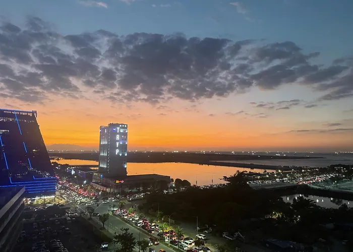 Aparthotel Shore Tower A W Pool Near Airport And Moa 4*